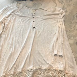 Cute top with lace and button detail